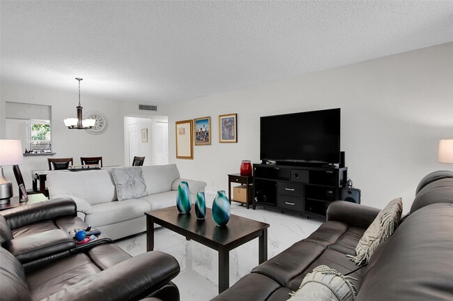 Building Photo - 260 NW 76th Ave