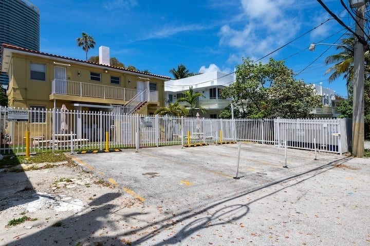 Building Photo - 545 Michigan Ave