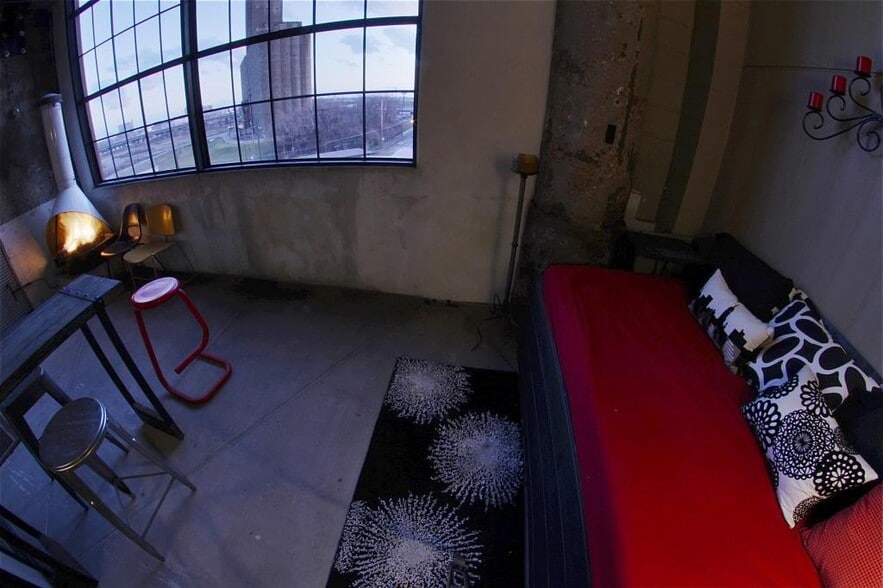 Outdoor Area - 4100 Forest Park Ave