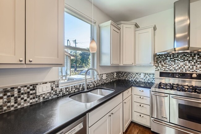 Building Photo - 1204 W St Johns Ave