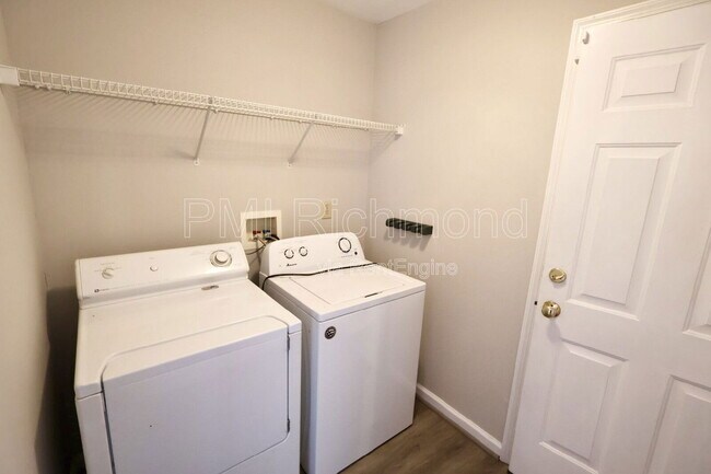 Building Photo - 1100 Lorieville Ln