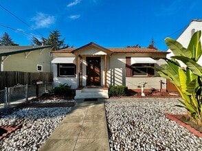 Building Photo - Absolutely Adorable One Bedroom Home Near Downtown Napa