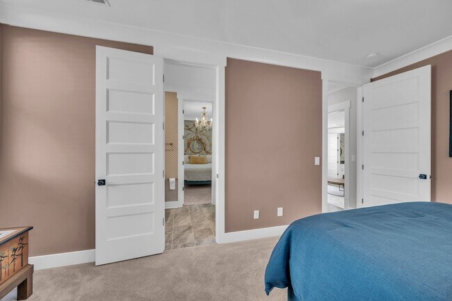 Building Photo - 5045 Kathryn Ave