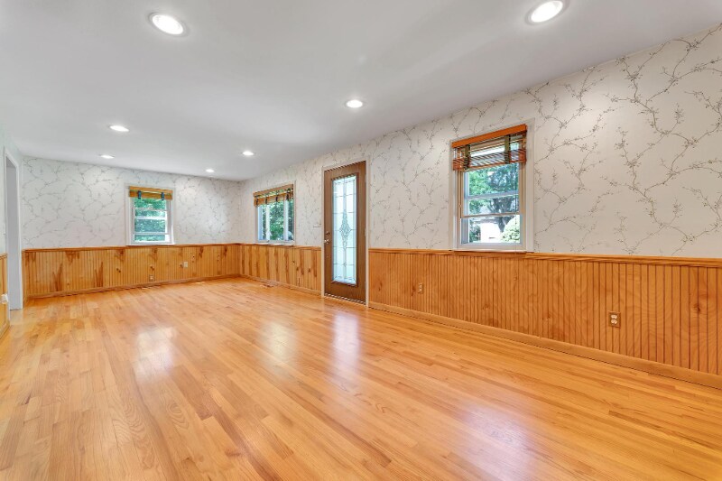Building Photo - 4980 Ainsley Ave