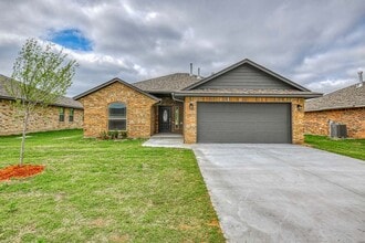 Building Photo - 1016 E Jackrabbit Ln