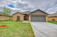 Building Photo - 1016 E Jackrabbit Ln