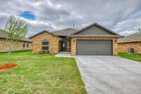 Building Photo - Newer Construction Home in Mustang!