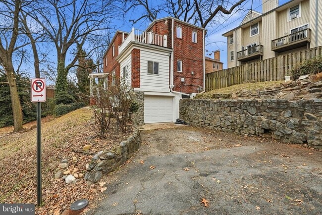 Building Photo - 2030 N Quinn St