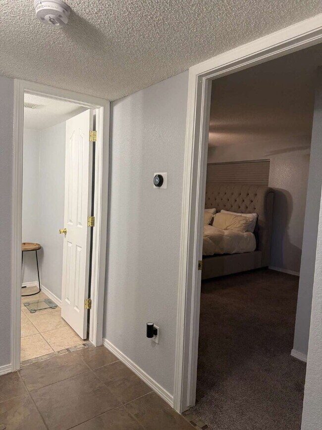 Building Photo - "Charming 3-Bed Oasis with Granite Touches & Cozy Fireplace in El Paso!"