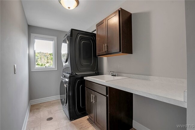 Building Photo - 5330 Holly Glen Ct