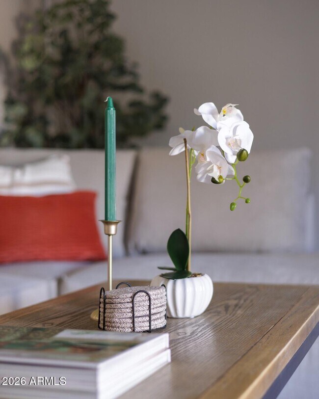 Building Photo - 3011 S Country Club Way