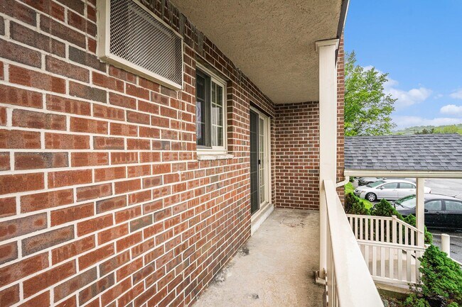 Building Photo - Almont Terrace Apartments