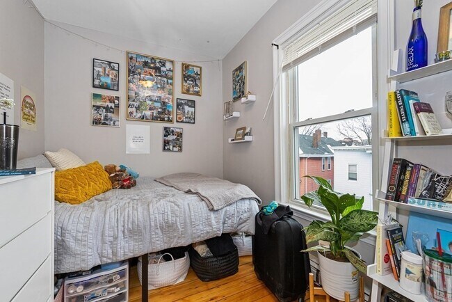 Building Photo - 47 Hillside St