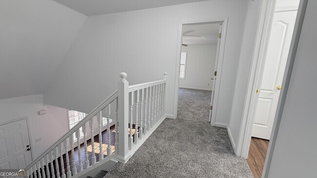 Building Photo - 3395 Woodlake Ln