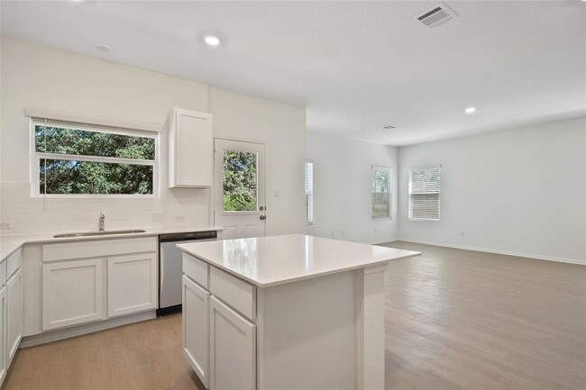 Building Photo - 1721 Roaming Oak Bnd