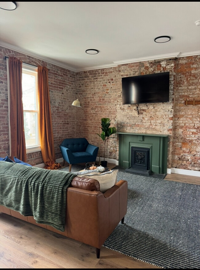 Building Photo - 136 S Main St