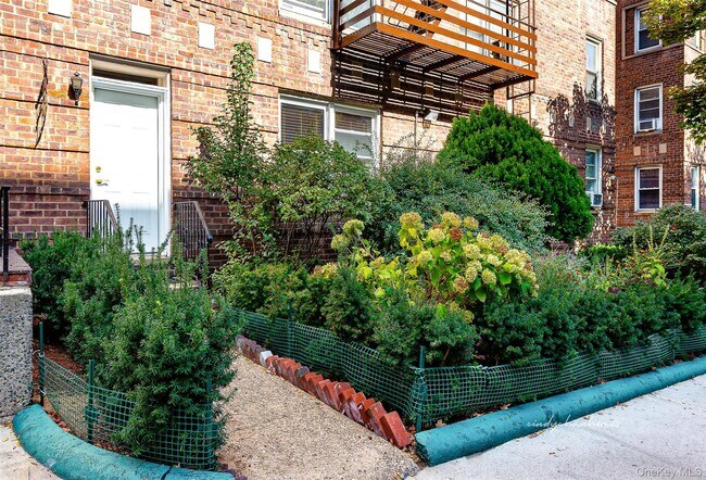 Building Photo - 102-55 67th Dr