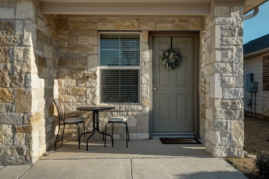 Building Photo - 153 Roanwood Dr