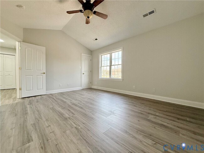 Building Photo - 1625 Southcreek Dr