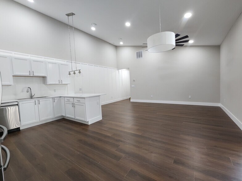 Building Photo - 6396 W Flanders Ln