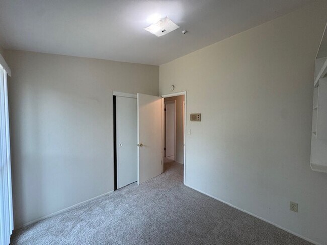 Building Photo - Charming 3-Bedroom Home for Rent in Serra ...