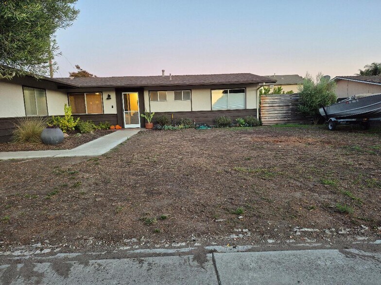 Ranch House - 334 Calor Dr