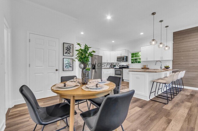 Building Photo - 44 4th Ave