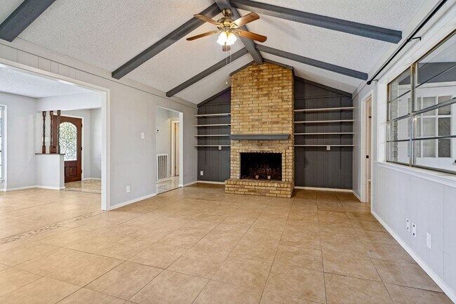 Building Photo - 313 Sagecrest Dr