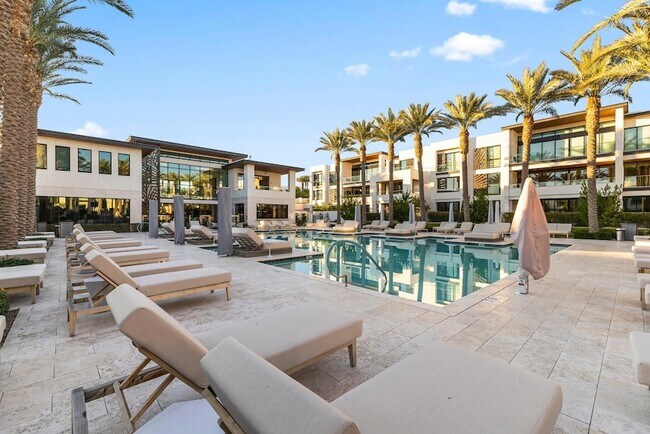 Building Photo - 6587 N Palmeraie Blvd