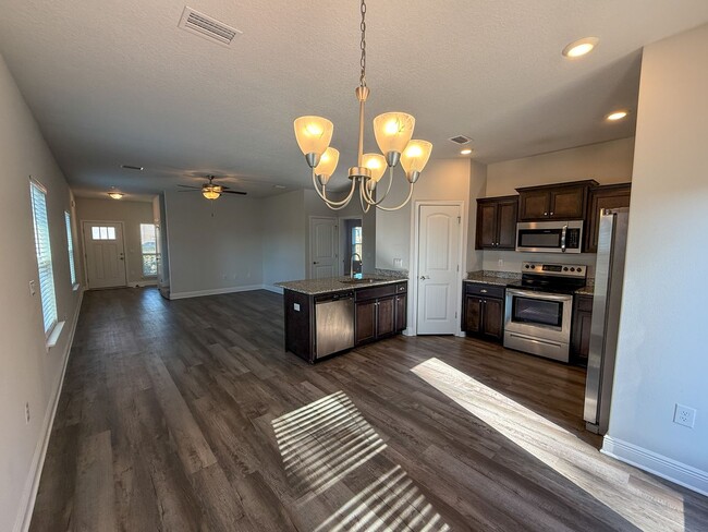 Building Photo - 4 Bedroom 2.5 Bath Home in Nautical Landin...