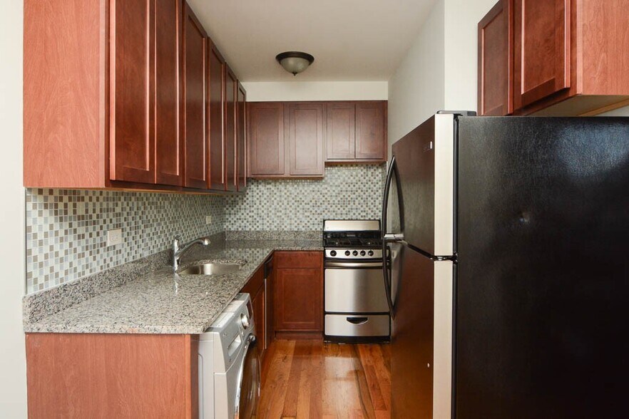 Building Photo - 562 W Arlington Pl