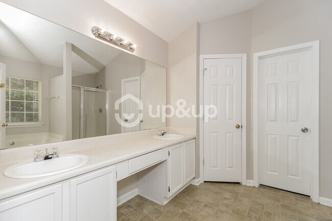 Building Photo - Fantastic 4bd/2.5ba home! Let yourself in!