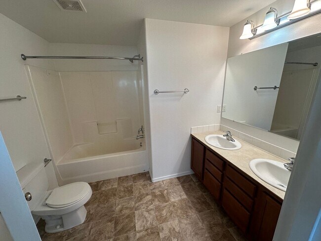 Building Photo - SW Bend House Near the Old Mill District, 4 Bdrms, 2.5 baths, A/C, Office/den, Dbl. Garage