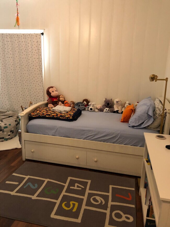 3rd bedroom - 154 Fraser Ave
