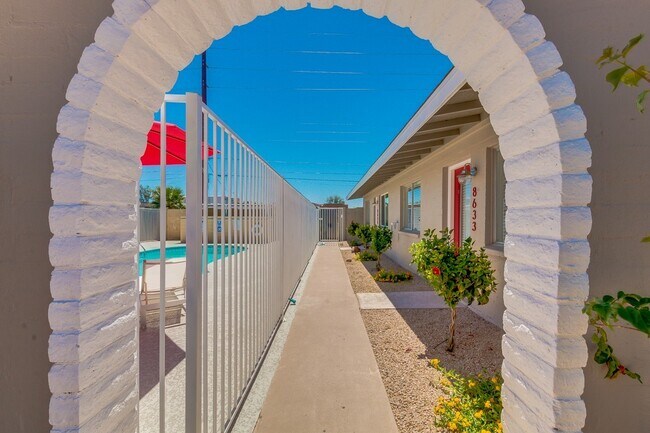 Building Photo - South Scottsdale Studio Casita w/ Private Patio | 4 Weeks Free | Remodeled Quartz & Stainless Kit...