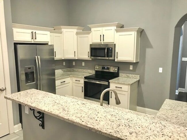 Building Photo - 4 Bedroom 3 Bath Home In Southeast Memphis...