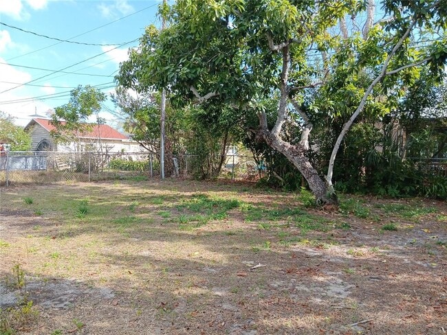 Building Photo - 4942 Oxford Ave N