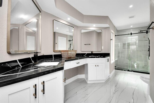 Building Photo - 3227 Westwick Dr