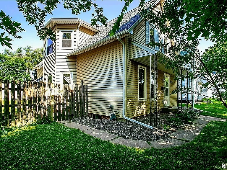 Building Photo - 1847 10th St