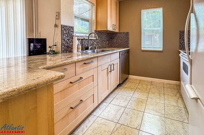 Building Photo - Pebble Creek | Lovely Condo | Prime Location