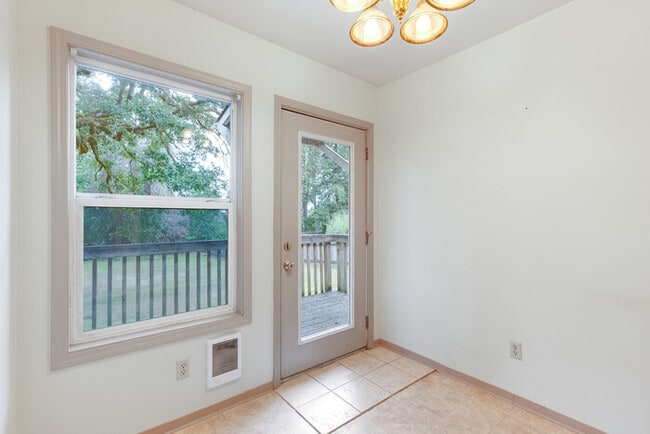 Building Photo - TWO BEDROOM HOUSE IN KELSO
