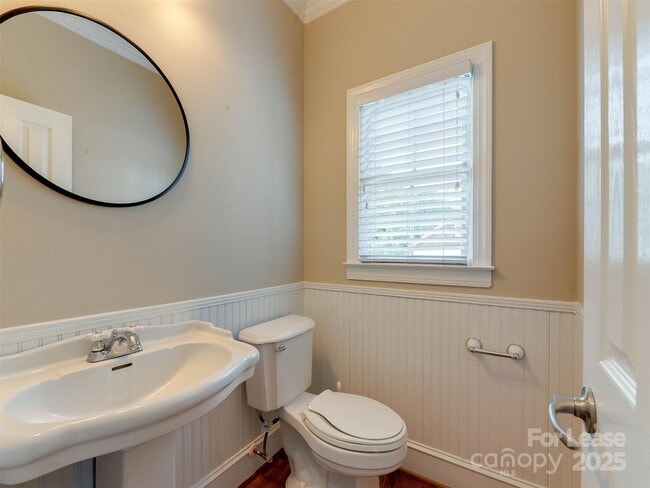 Building Photo - 620 Marsh Rd