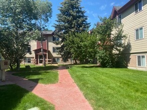 Building Photo - Oakwood Apartments