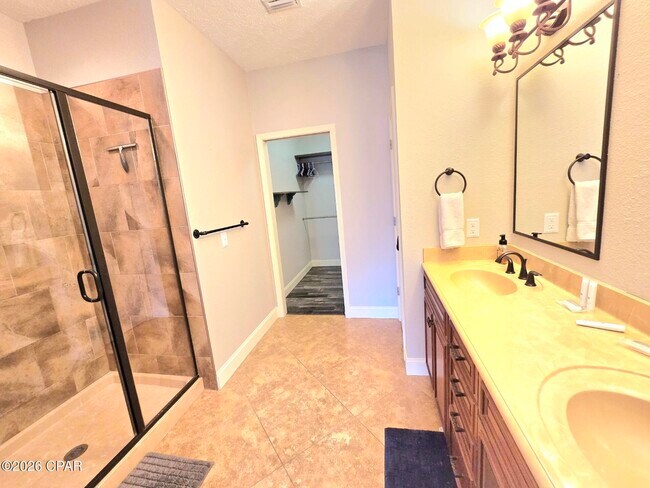 Building Photo - 2506 Dorothy Ave