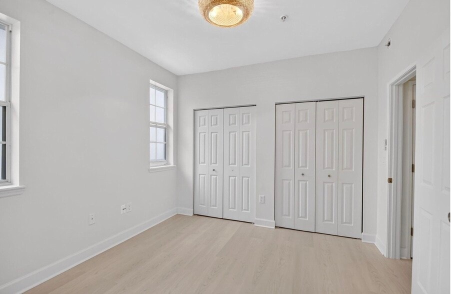 Building Photo - 695 Hibiscus St