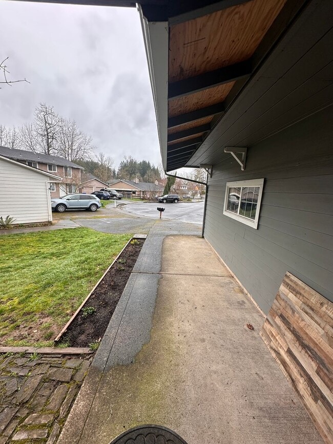 Building Photo - 912-916 NE Hacienda Ct