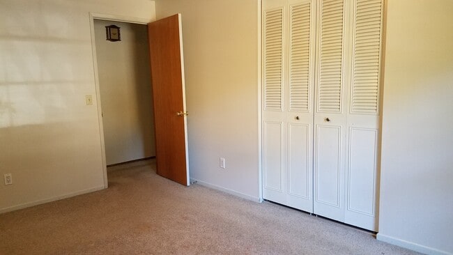 Building Photo - Terrific 4 BR, 2 BA Aloha home