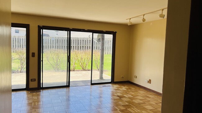 Building Photo - 1400 Alpine Ct