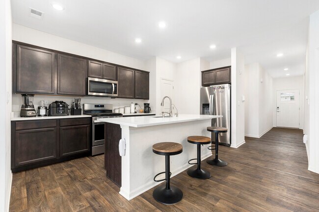 Building Photo - 216 Sussex Ct