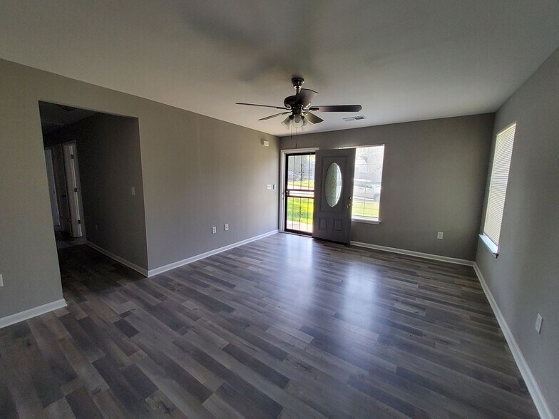Building Photo - Welcome to Feels Like Home in Memphis, TN!